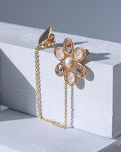 Load image into Gallery viewer, Daisy Brooch Pin
